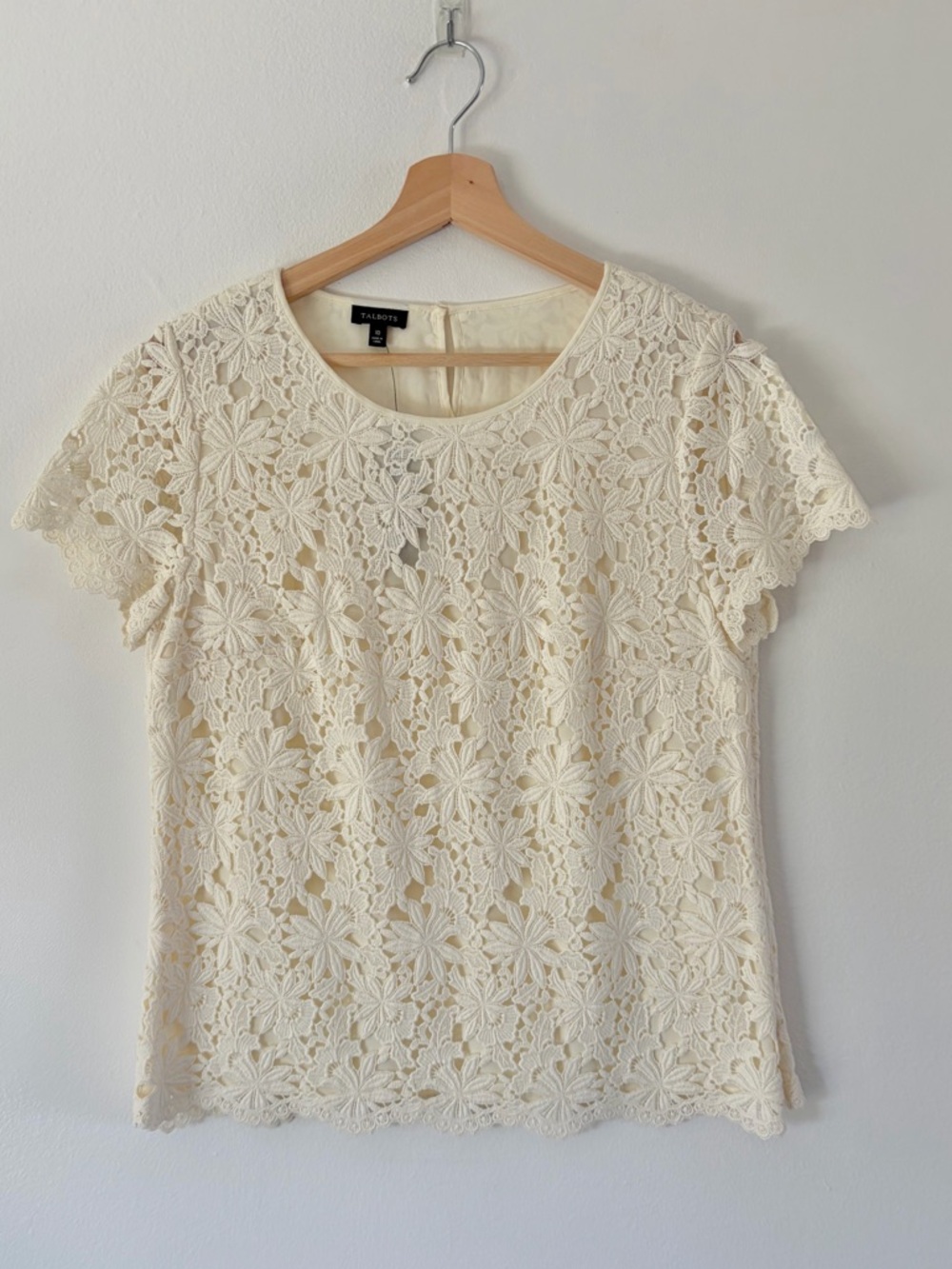 Talbots Cream Lace Overlay Short Sleeve‎ Scalloped Hem Top Size 10 NWT